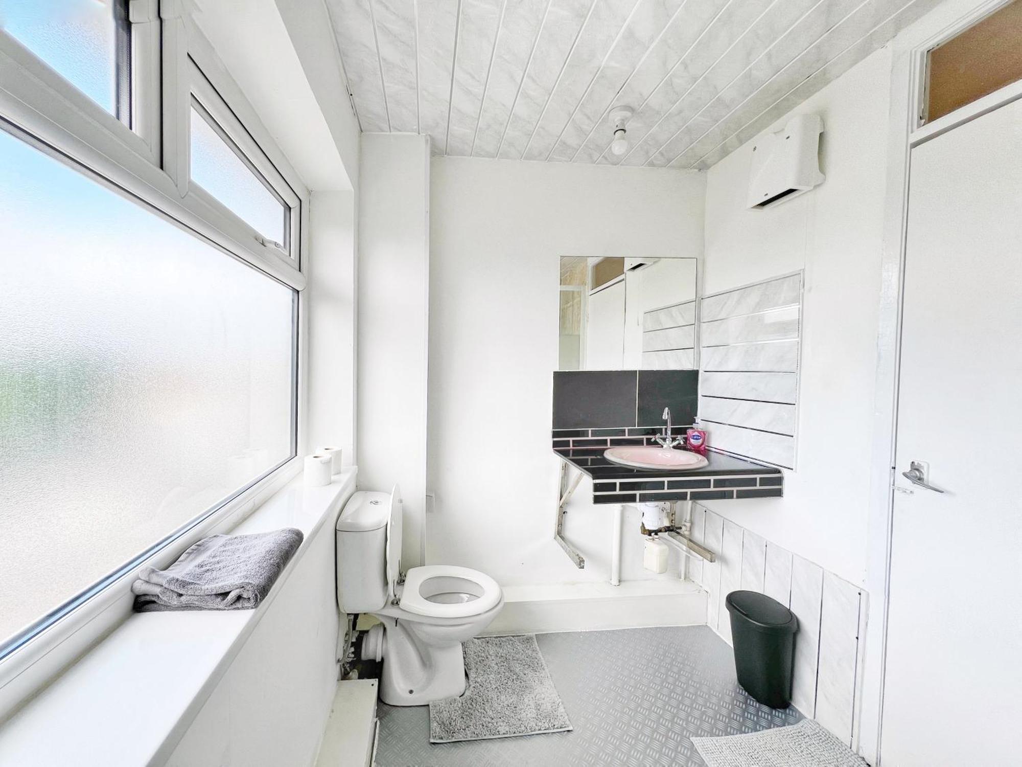 Rusholme Apartment - Sleeps 4 Манчестер Екстер'єр фото